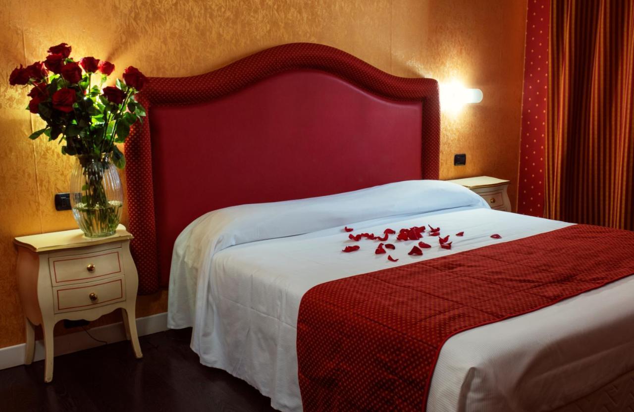 Hotel - Motel Flower Гропелло-Кайроли Экстерьер фото