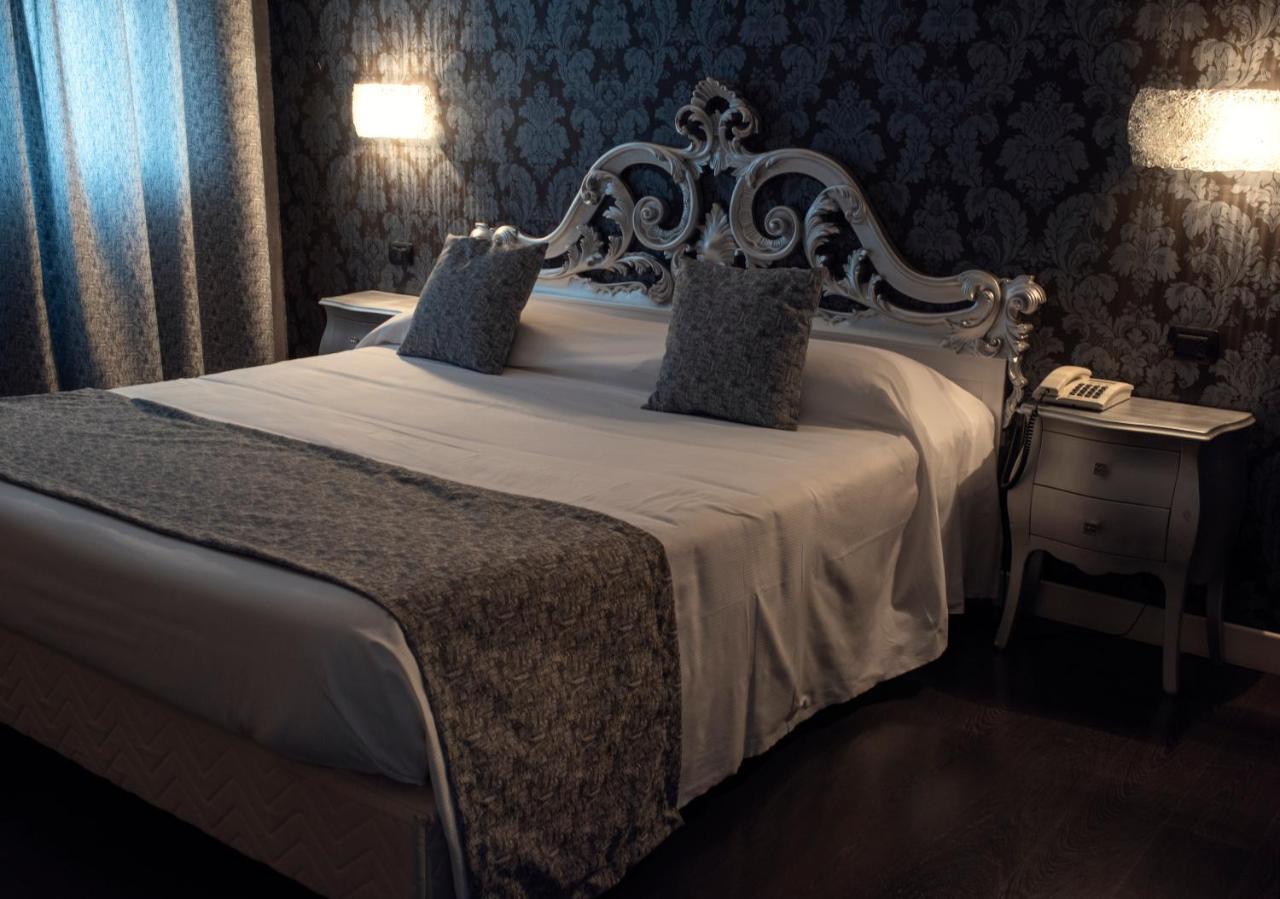 Hotel - Motel Flower Гропелло-Кайроли Экстерьер фото