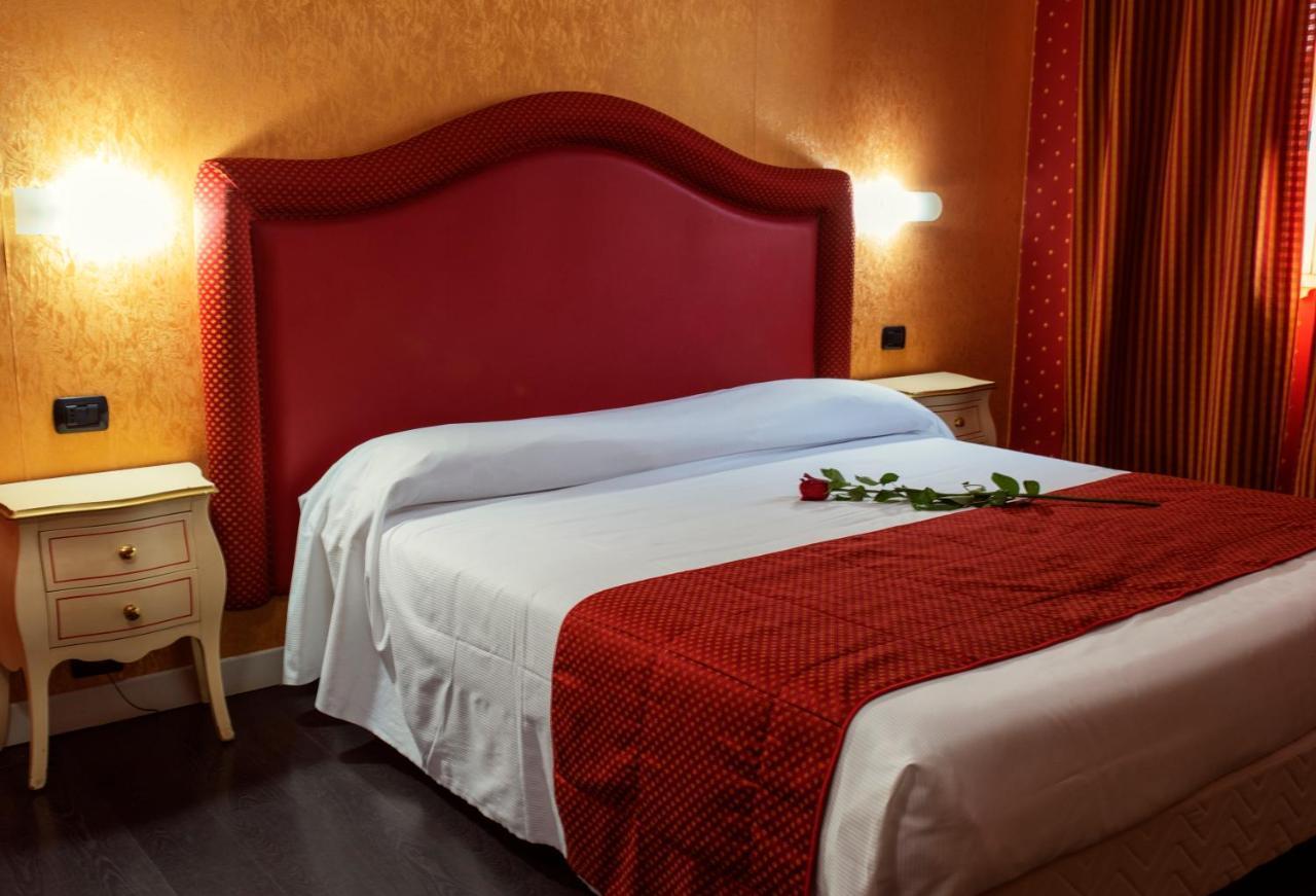 Hotel - Motel Flower Гропелло-Кайроли Экстерьер фото