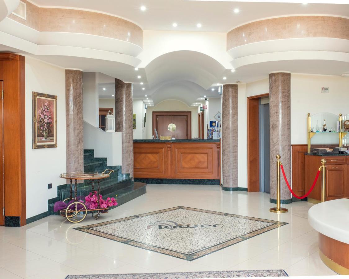 Hotel - Motel Flower Гропелло-Кайроли Экстерьер фото